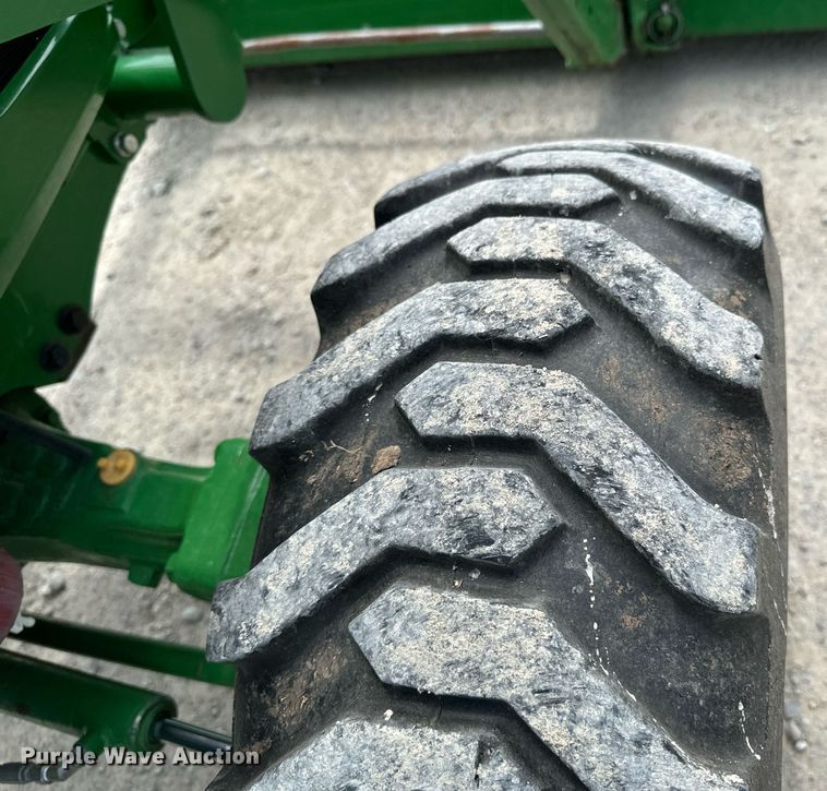 image for item DX1114 2018 John Deere 4044M MFWD tractor