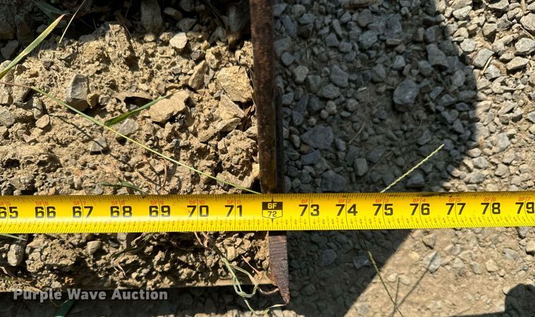 image for item DX1153 Belarus 825 MFWD tractor