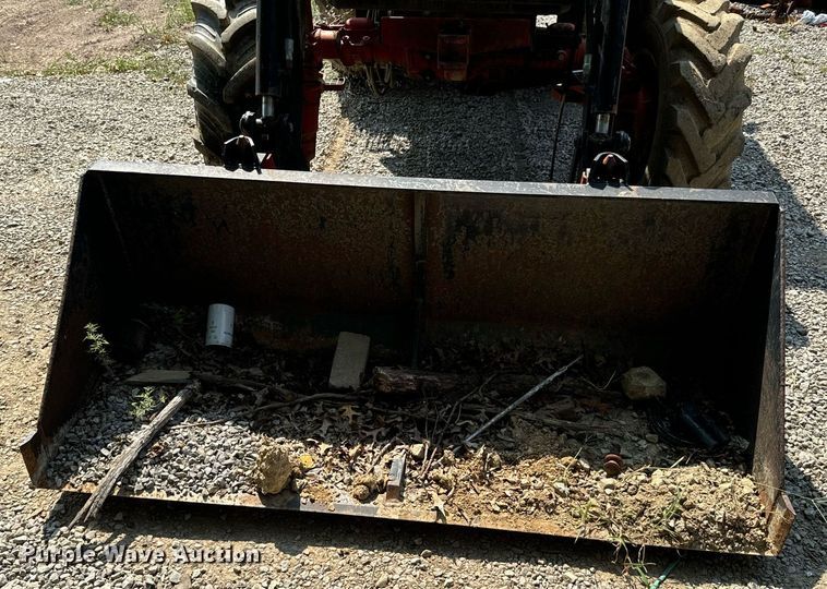 image for item DX1153 Belarus 825 MFWD tractor