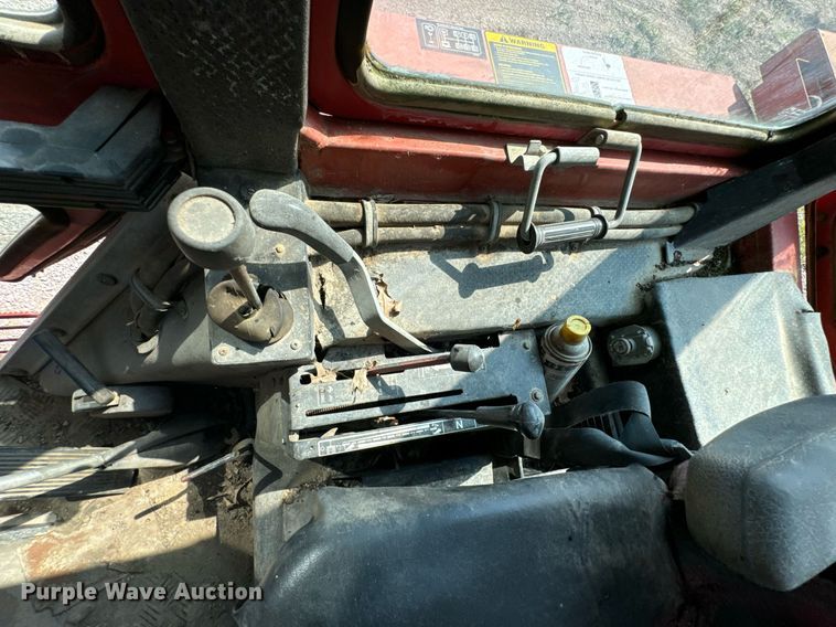 image for item DX1153 Belarus 825 MFWD tractor