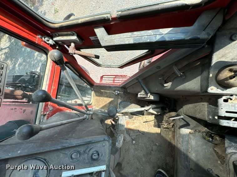 image for item DX1153 Belarus 825 MFWD tractor