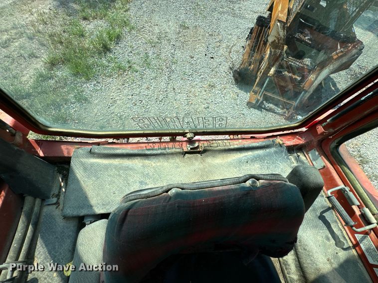 image for item DX1153 Belarus 825 MFWD tractor