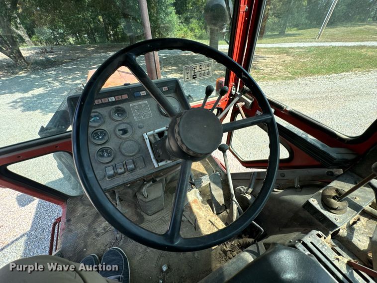 image for item DX1153 Belarus 825 MFWD tractor