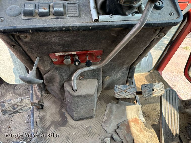 image for item DX1153 Belarus 825 MFWD tractor