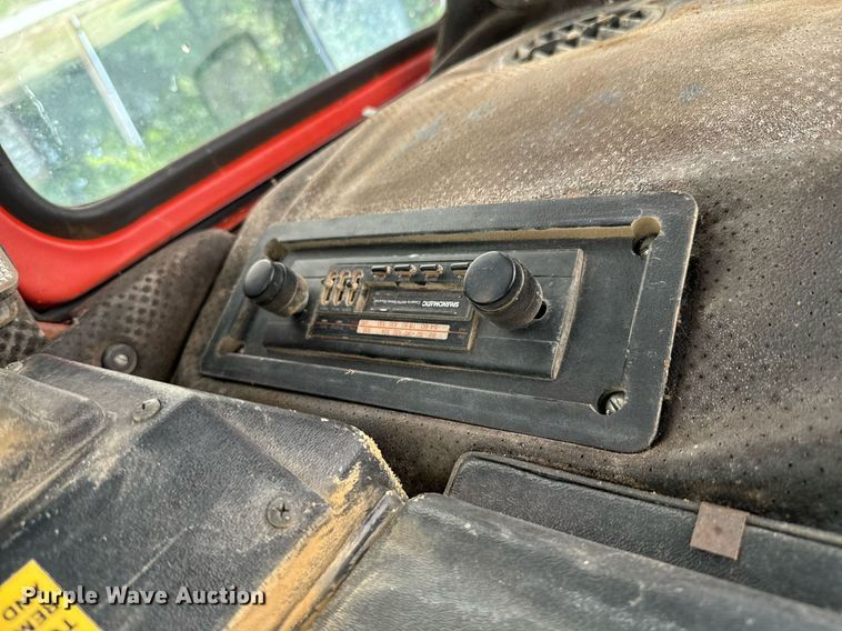 image for item DX1153 Belarus 825 MFWD tractor