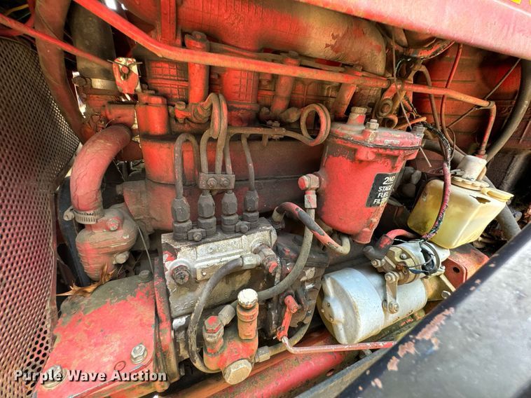 image for item DX1153 Belarus 825 MFWD tractor