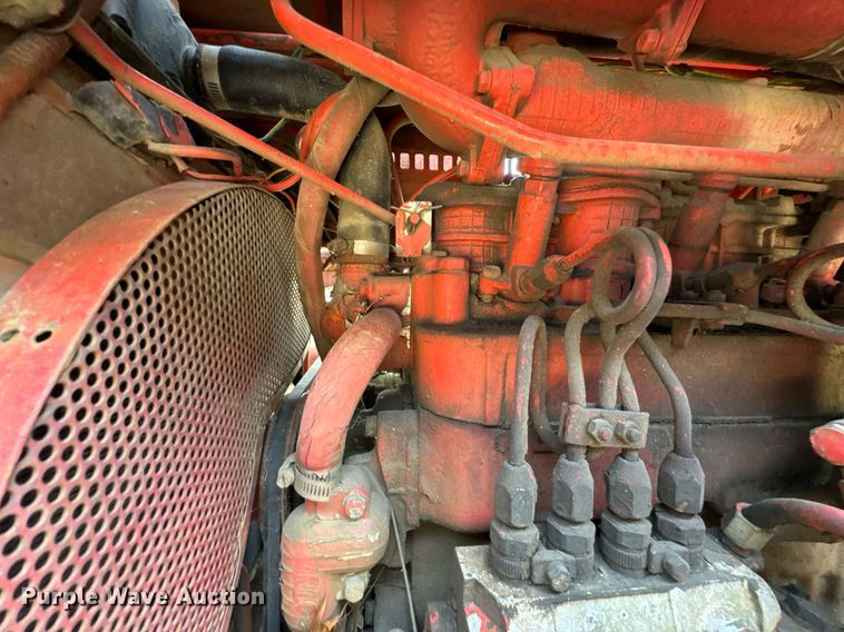 image for item DX1153 Belarus 825 MFWD tractor