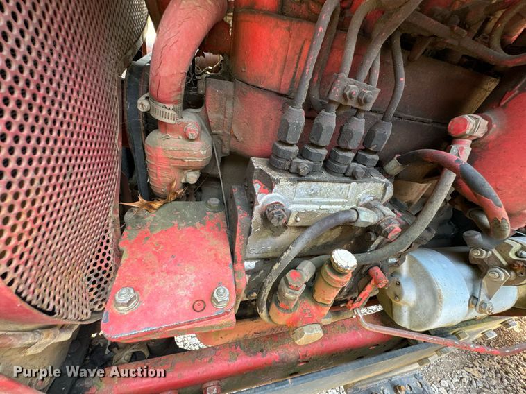 image for item DX1153 Belarus 825 MFWD tractor