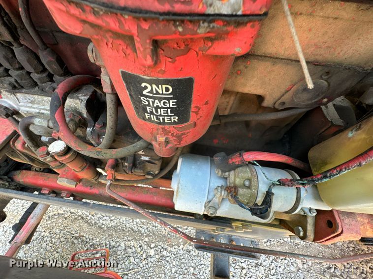 image for item DX1153 Belarus 825 MFWD tractor