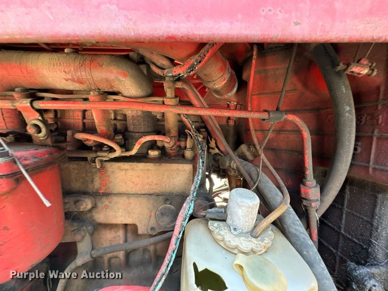 image for item DX1153 Belarus 825 MFWD tractor