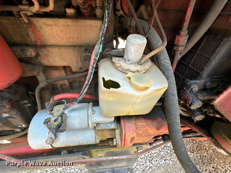 image for item DX1153 Belarus 825 MFWD tractor