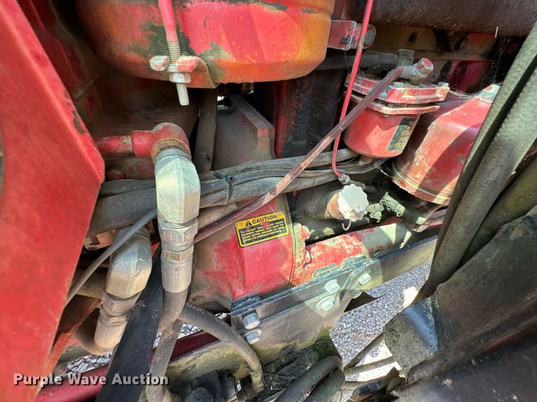 image for item DX1153 Belarus 825 MFWD tractor