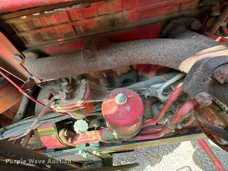 image for item DX1153 Belarus 825 MFWD tractor