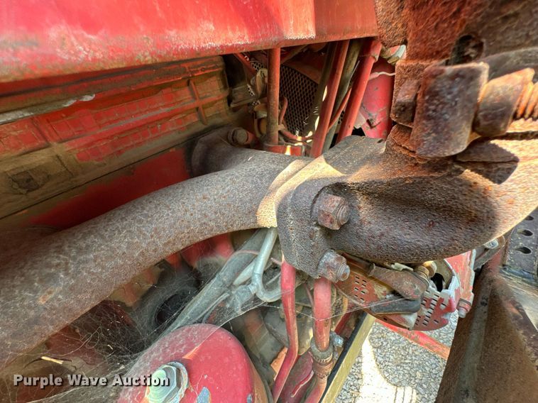 image for item DX1153 Belarus 825 MFWD tractor