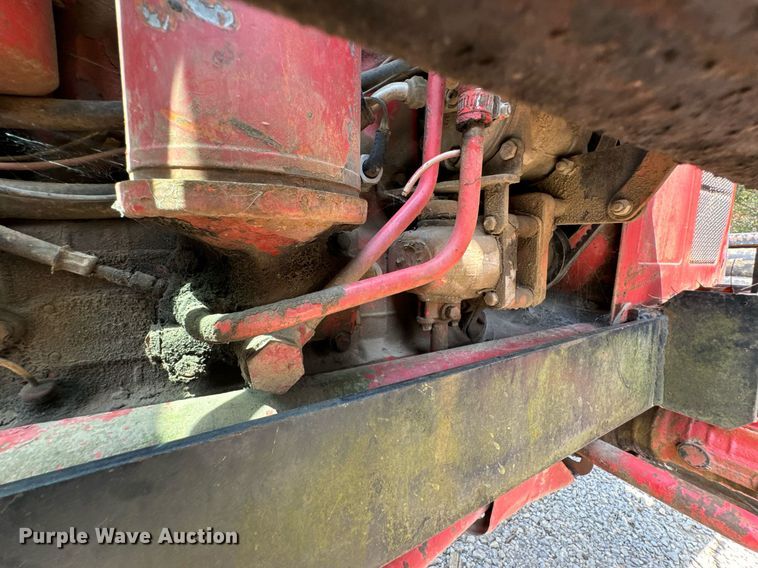 image for item DX1153 Belarus 825 MFWD tractor