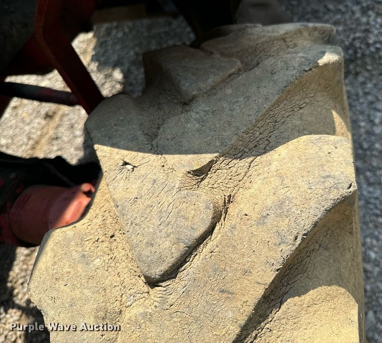 image for item DX1153 Belarus 825 MFWD tractor