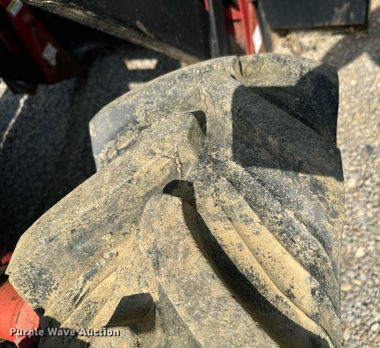 image for item DX1153 Belarus 825 MFWD tractor