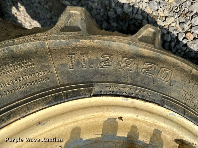 image for item DX1153 Belarus 825 MFWD tractor