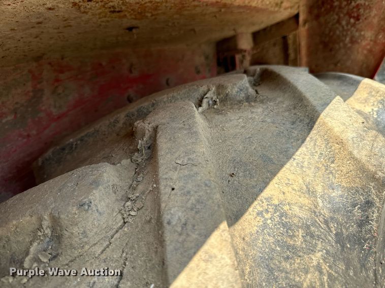 image for item DX1153 Belarus 825 MFWD tractor