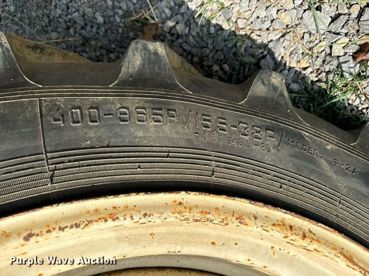 image for item DX1153 Belarus 825 MFWD tractor