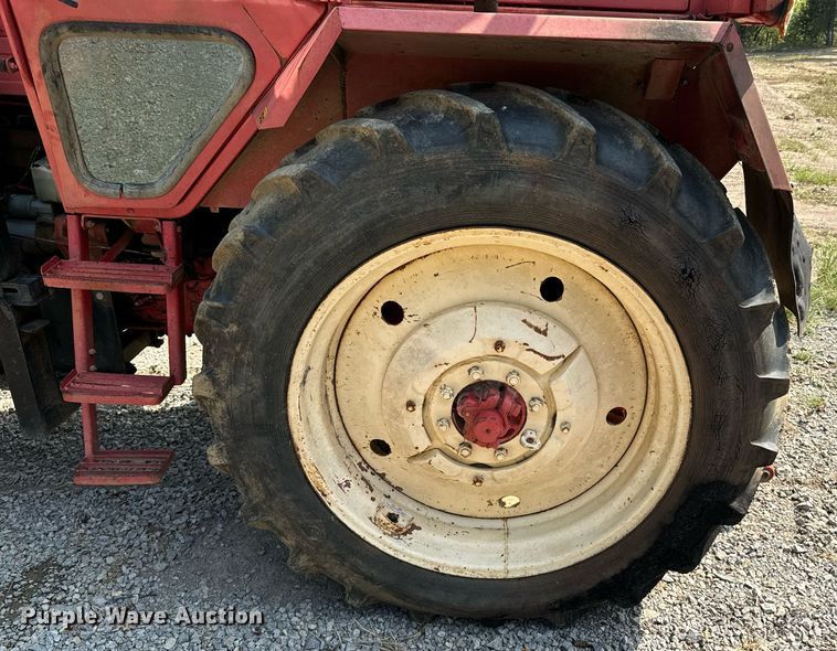 image for item DX1153 Belarus 825 MFWD tractor