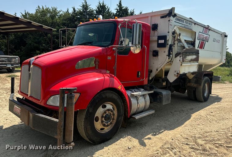 image for item EE7508 2014 Kenworth T370 feed mixer truck