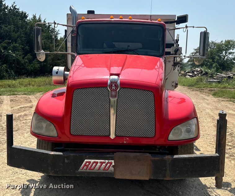 image for item EE7508 2014 Kenworth T370 feed mixer truck