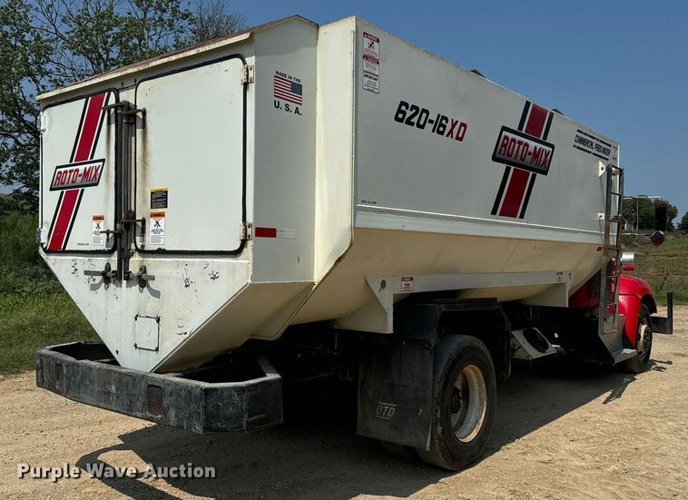 image for item EE7508 2014 Kenworth T370 feed mixer truck