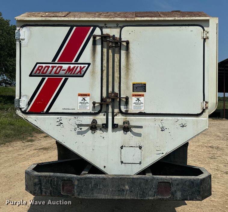 image for item EE7508 2014 Kenworth T370 feed mixer truck
