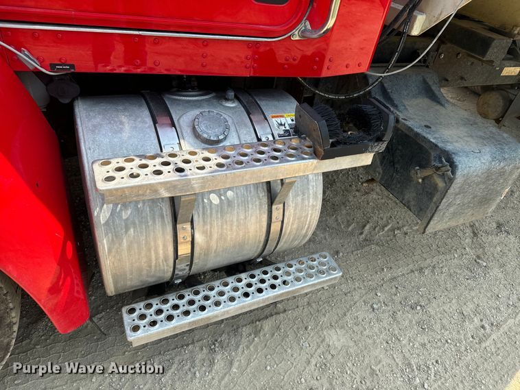 image for item EE7508 2014 Kenworth T370 feed mixer truck