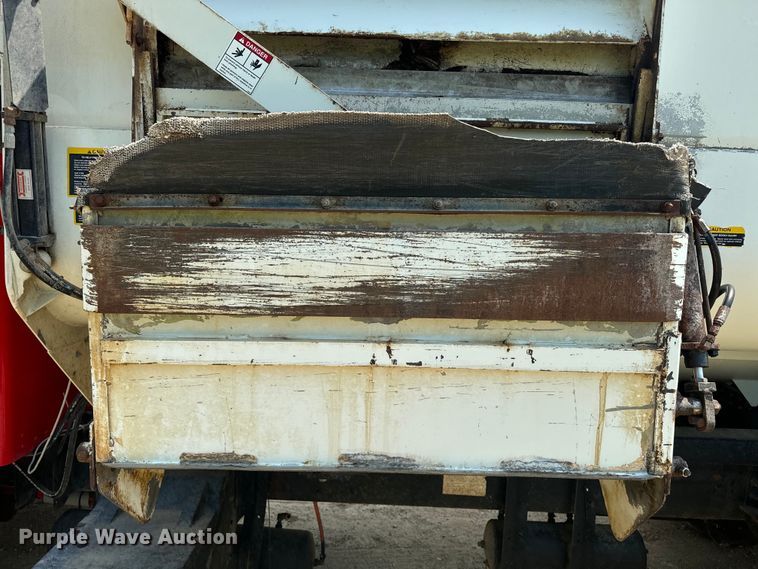 image for item EE7508 2014 Kenworth T370 feed mixer truck