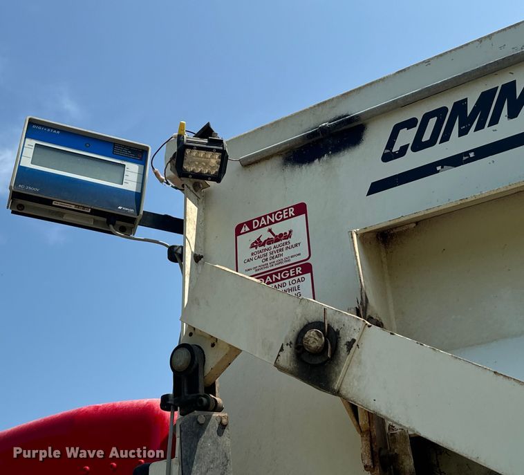 image for item EE7508 2014 Kenworth T370 feed mixer truck