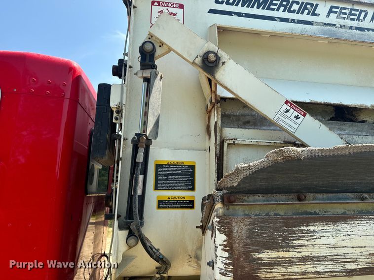 image for item EE7508 2014 Kenworth T370 feed mixer truck