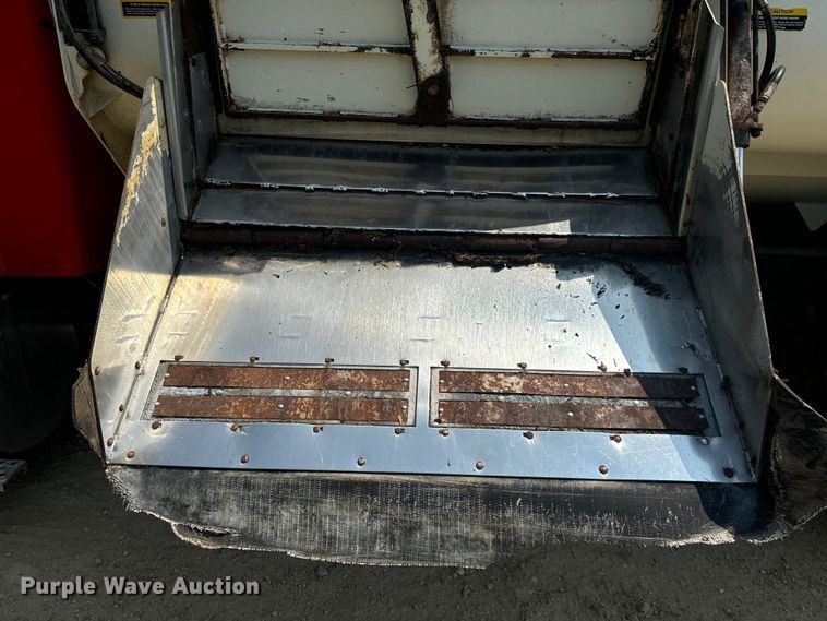 image for item EE7508 2014 Kenworth T370 feed mixer truck