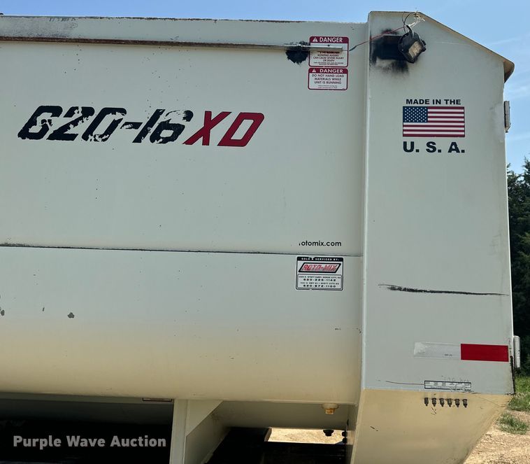 image for item EE7508 2014 Kenworth T370 feed mixer truck