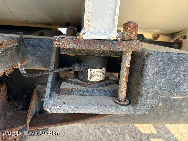 image for item EE7508 2014 Kenworth T370 feed mixer truck