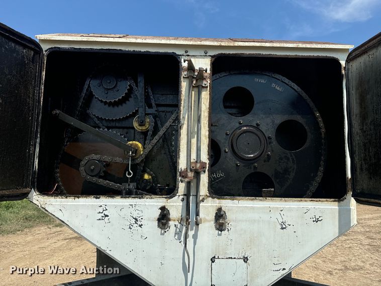 image for item EE7508 2014 Kenworth T370 feed mixer truck