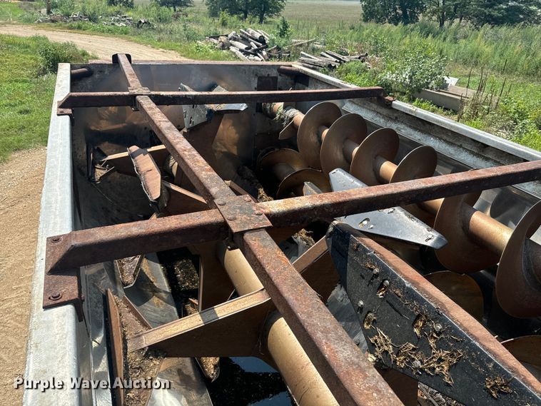 image for item EE7508 2014 Kenworth T370 feed mixer truck