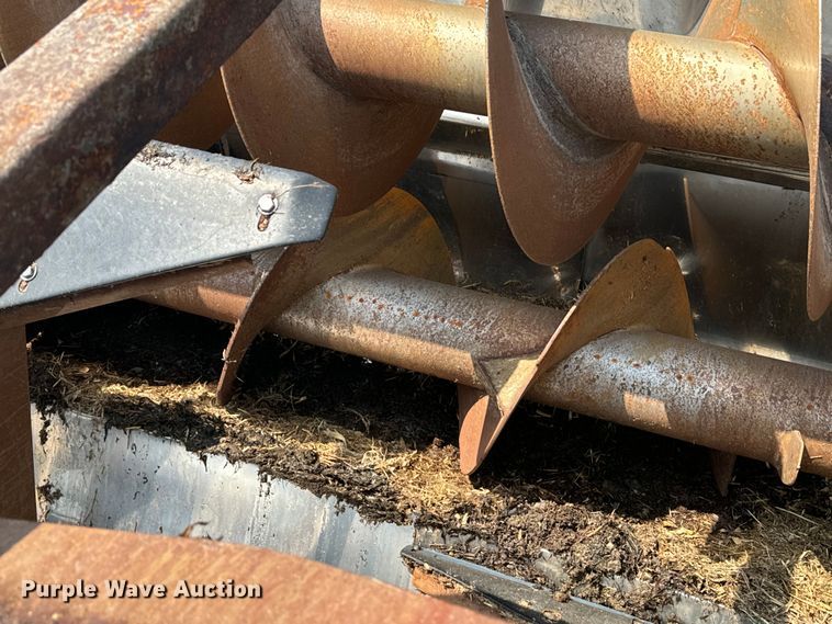 image for item EE7508 2014 Kenworth T370 feed mixer truck