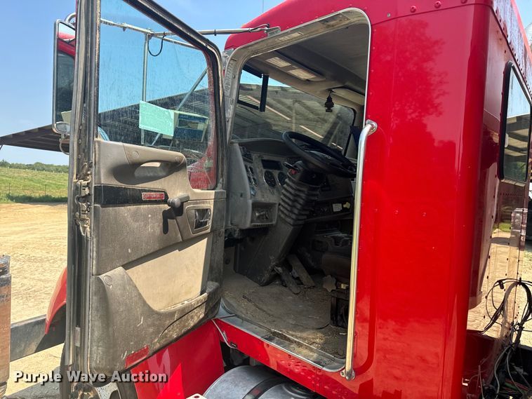 image for item EE7508 2014 Kenworth T370 feed mixer truck