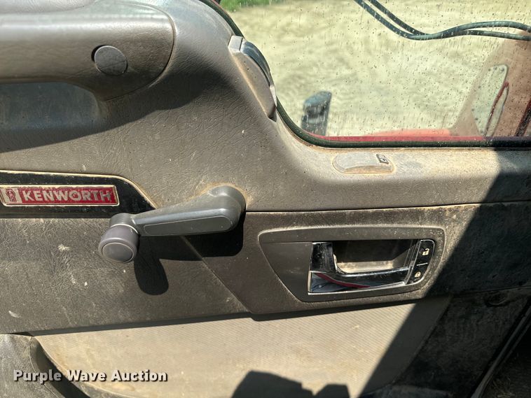 image for item EE7508 2014 Kenworth T370 feed mixer truck