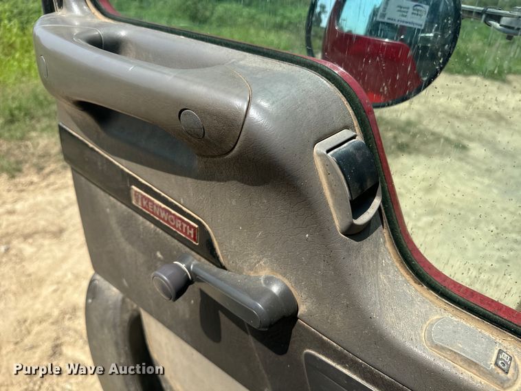 image for item EE7508 2014 Kenworth T370 feed mixer truck