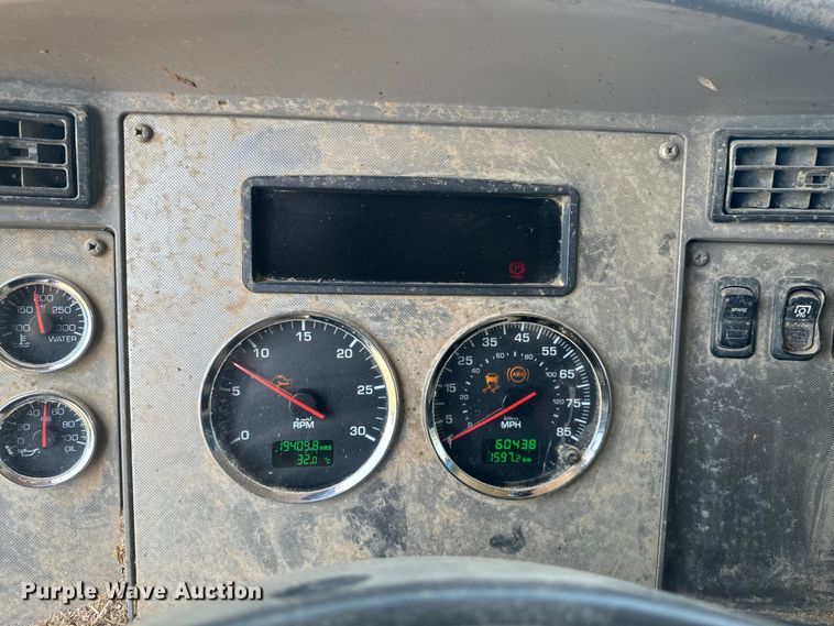 image for item EE7508 2014 Kenworth T370 feed mixer truck