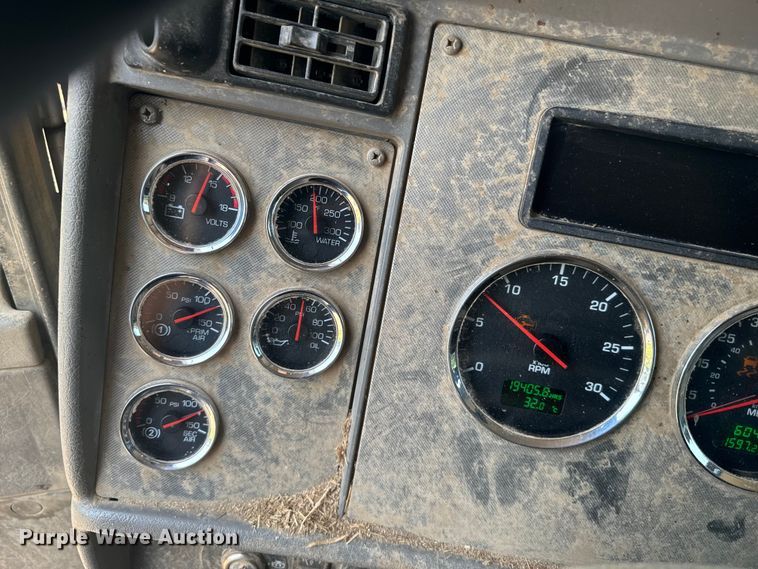 image for item EE7508 2014 Kenworth T370 feed mixer truck