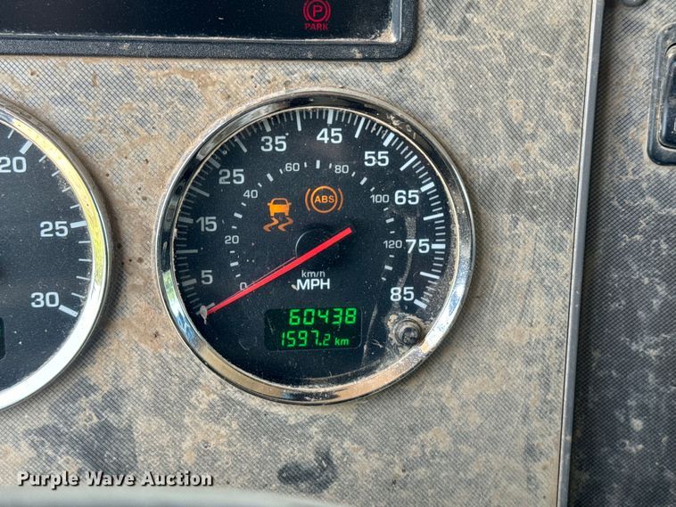 image for item EE7508 2014 Kenworth T370 feed mixer truck