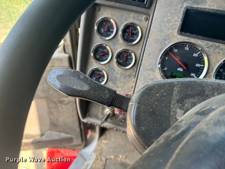 image for item EE7508 2014 Kenworth T370 feed mixer truck