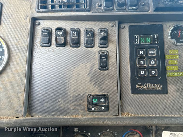 image for item EE7508 2014 Kenworth T370 feed mixer truck