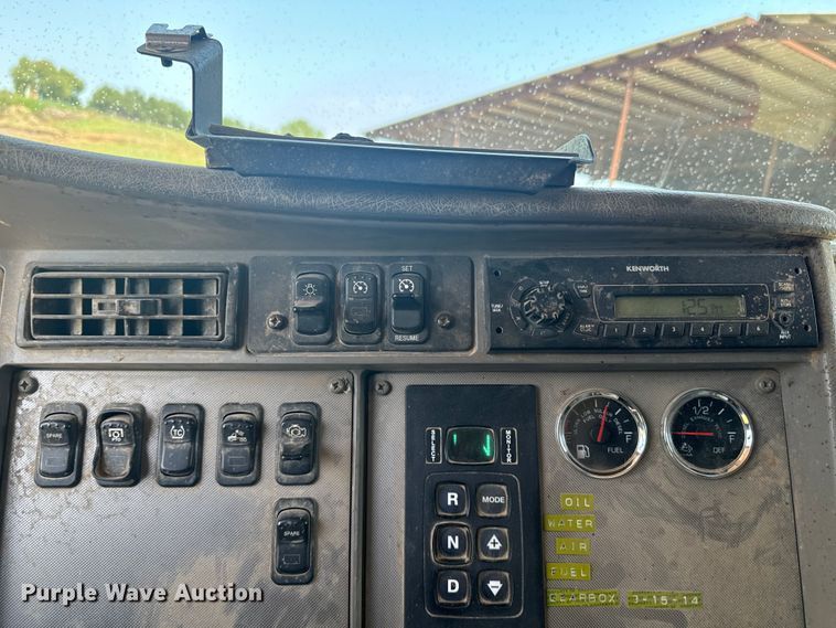 image for item EE7508 2014 Kenworth T370 feed mixer truck