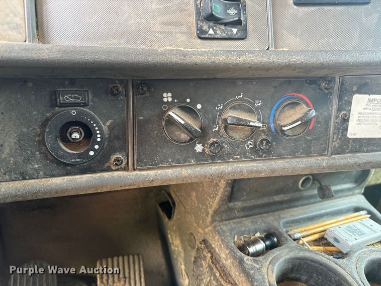 image for item EE7508 2014 Kenworth T370 feed mixer truck