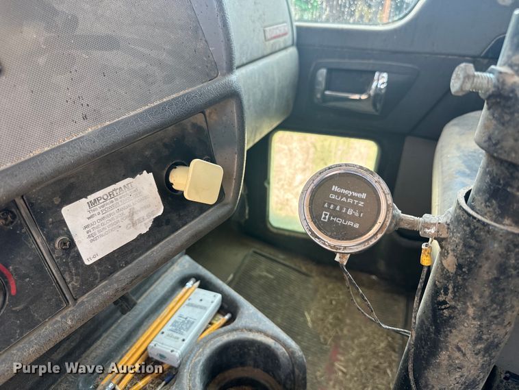 image for item EE7508 2014 Kenworth T370 feed mixer truck